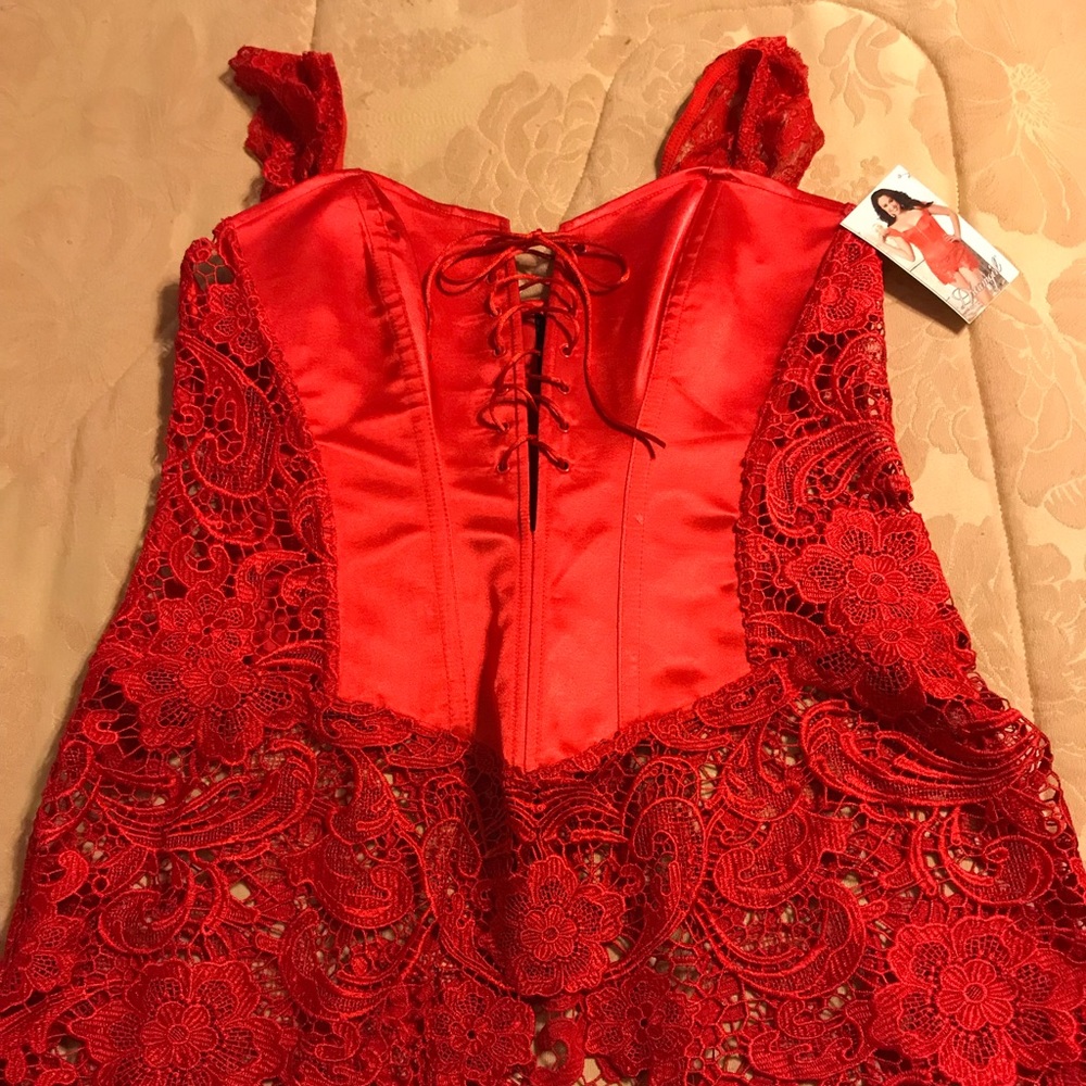 Red satin/lace Dreamgirls bustier. Sz 42. NWT.